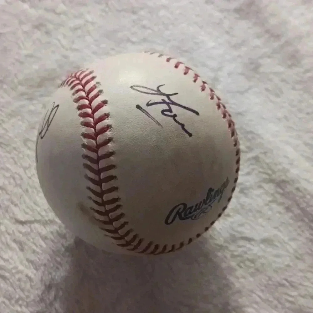 Nolan Ryan Autograph  MLB baseball..authentic